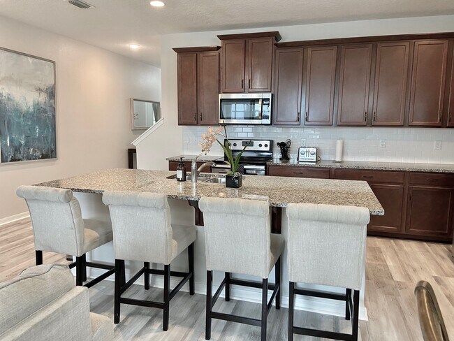 Building Photo - 1547 Carey Palm Cir