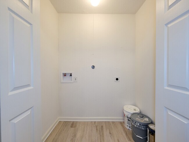 Building Photo - 2503 Holly Ave