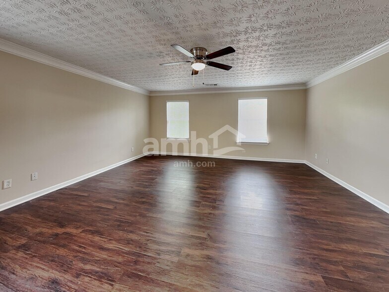 Building Photo - 3215 Deer Valley Dr NW