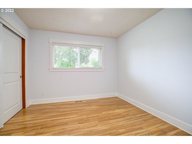 Building Photo - Lovely Ranch style home with park like rear fenced yard, Commonwealth lake Park just around the c...