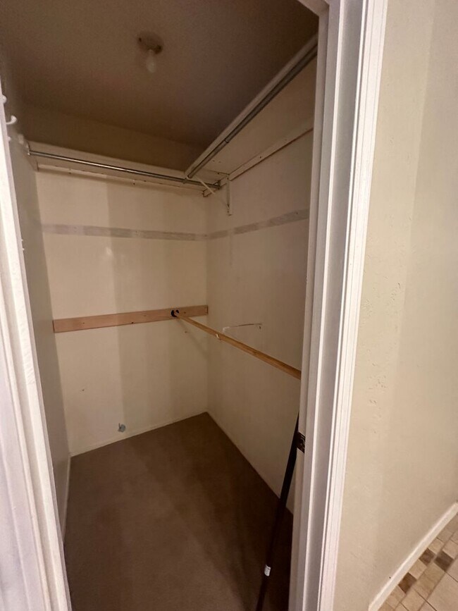 Building Photo - Very nice 3 bedroom 2 bath