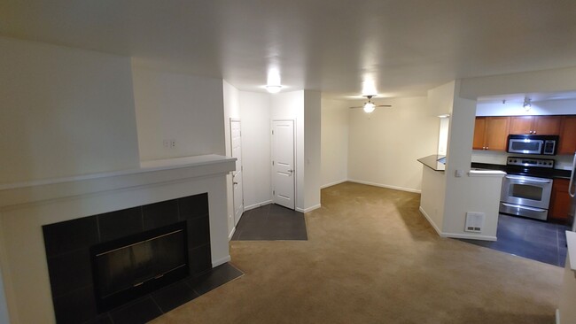 Building Photo - Private Second floor 1 bed 1 bath condo wi...