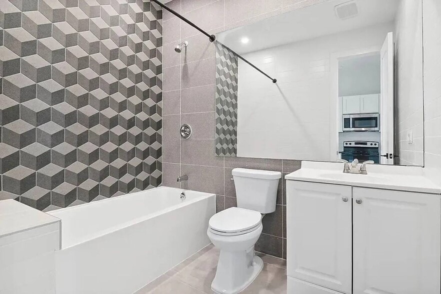 Building Photo - 61 Delmonico Pl