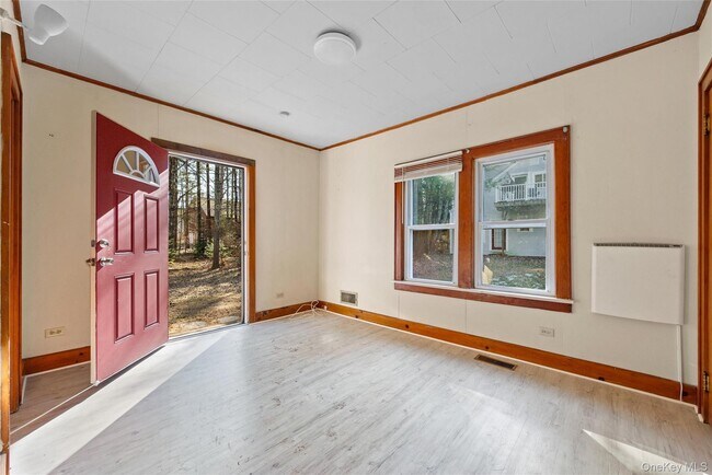 Building Photo - 443 Sackett Lake Rd