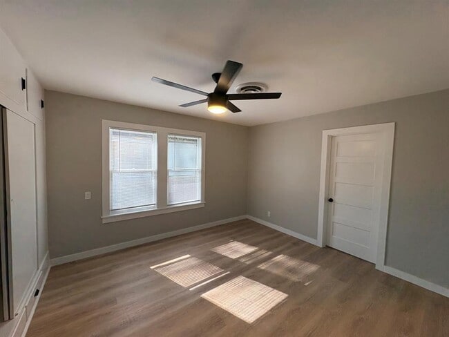 Building Photo - 4620 Bennett Ave