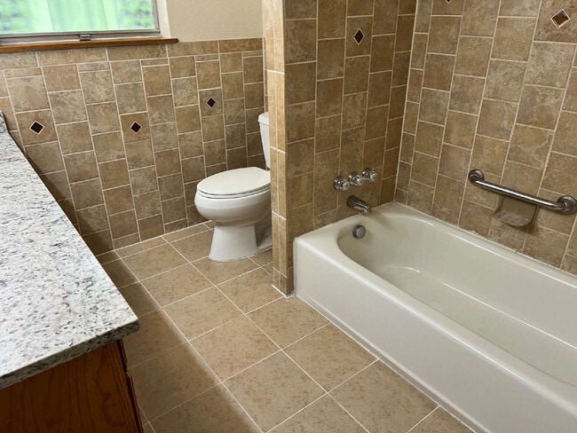 Building Photo - 2730 King Cole Dr