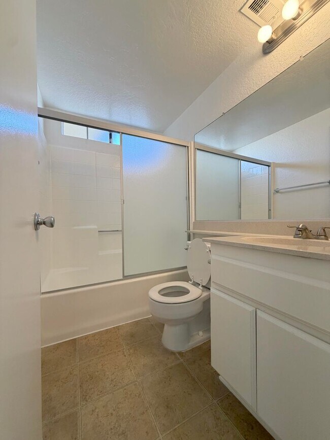 Building Photo - Alhambra Dr