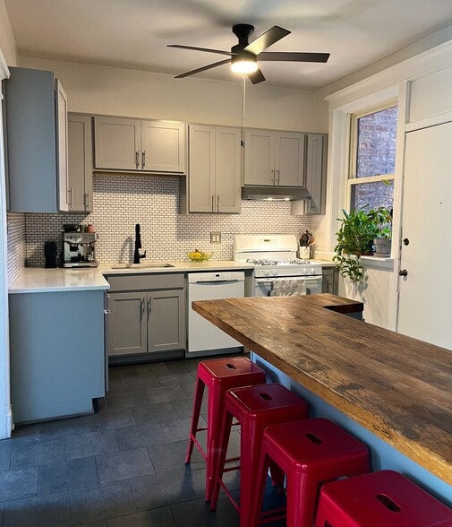 The kitchen is recently renovated and has new appliances, as well as plenty of counter space. - 5142 S Greenwood Ave