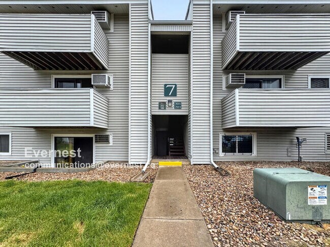 Primary Photo - 10150 E Virginia Ave