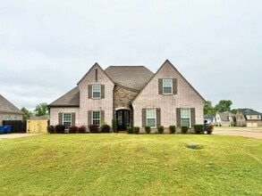 Building Photo - Now Leasing a 4 bedroom 3 bath home in Olive Branch