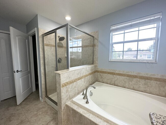 Building Photo - "Spacious 5-Bedroom Retreat with Scenic Views in The Verandahs!"