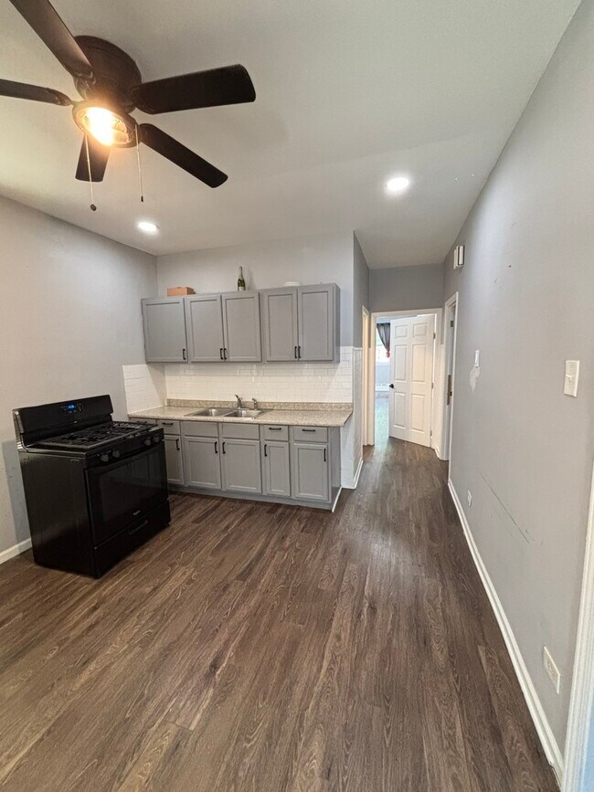 Building Photo - 3053 N Elbridge Ave