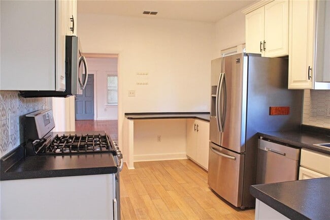 Building Photo - 1718 E Elm Rd