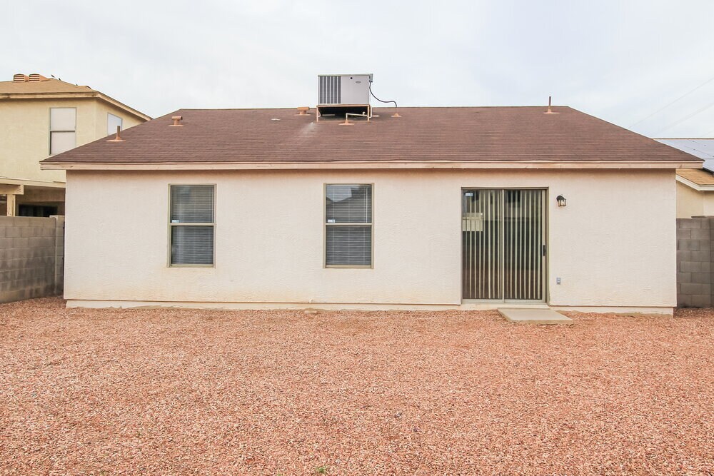 Building Photo - 11509 W Bloomfield Rd