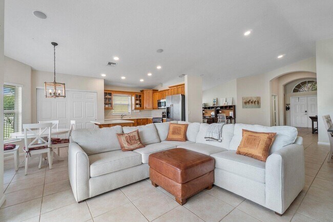 Building Photo - 2453 Country Golf Dr