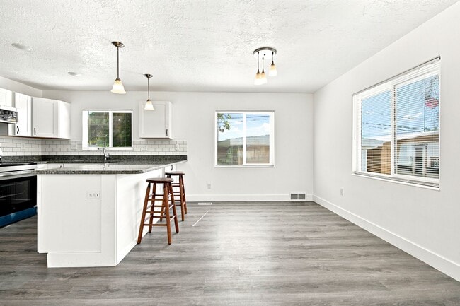 Building Photo - 5256 S 2000 W