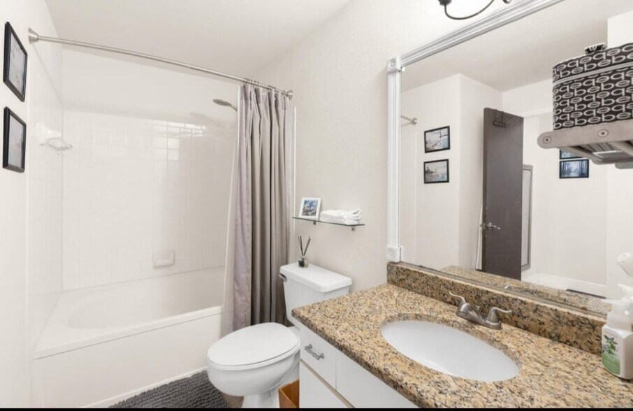 Building Photo - 1760 Palm Cove Blvd