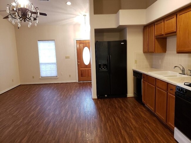 Building Photo - 822 Tangle Oaks Dr
