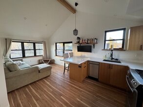 Building Photo - 124 NW Columbia St