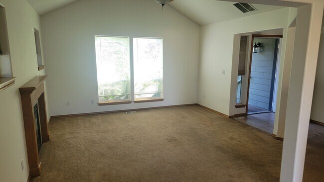 Building Photo - Great 3-bedroom Home In The Valley On Cul-...