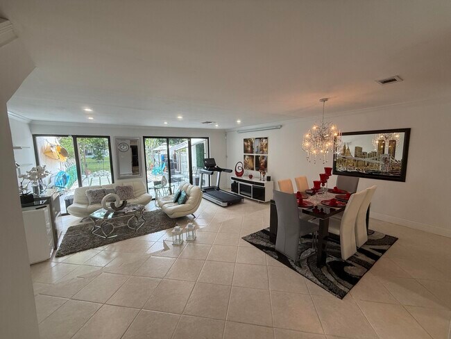 Building Photo - 12394 Westhampton Cir