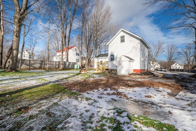 Building Photo - 17 Bridge St