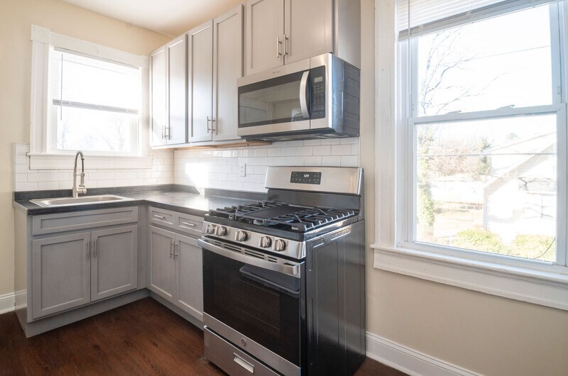 Kitchen - 5327 Wesley Ave