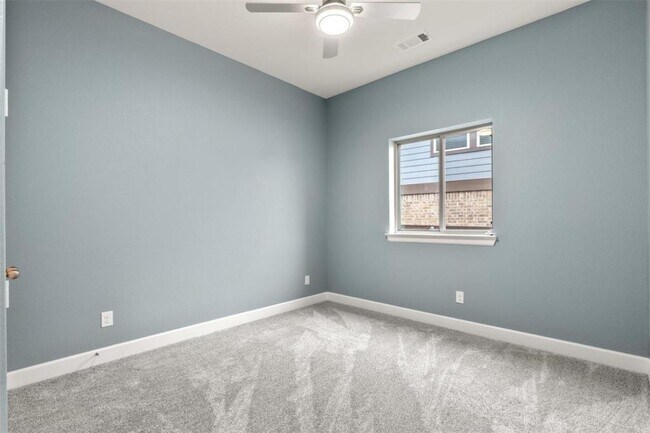 Building Photo - 1725 Rolling Heights Ln