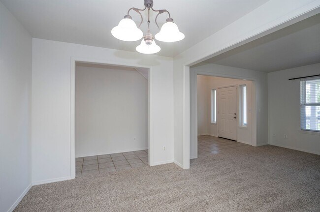 Building Photo - Very Nice 3 Bedroom Home - Cul de sac!