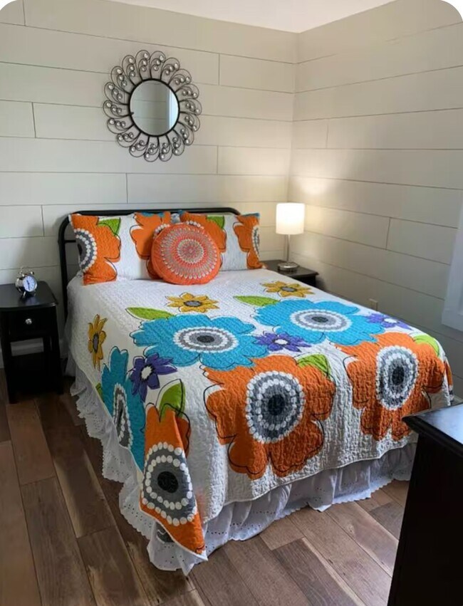 Building Photo - 911 11th St