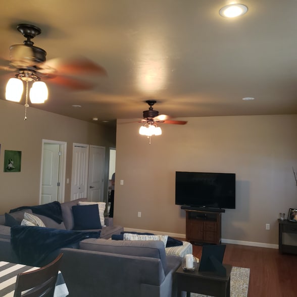 Building Photo - 2267 Deerfield Ln