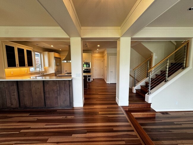 Building Photo - 4bd/4.5ba Seattle House