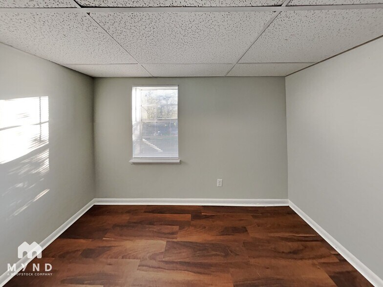 Building Photo - 1825 31st St Ensley