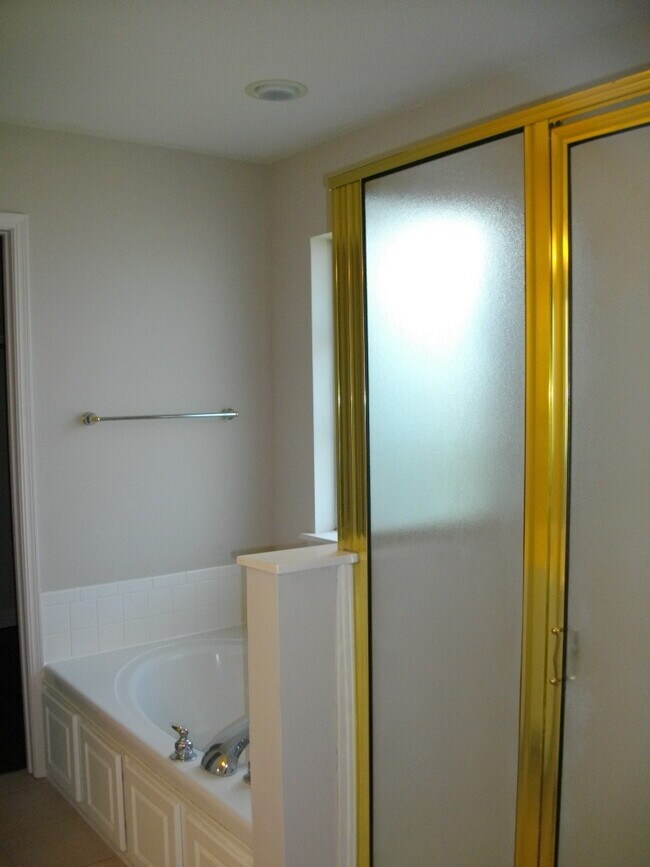 Building Photo - Kings Pointe Subdivision Just off E..Kings...