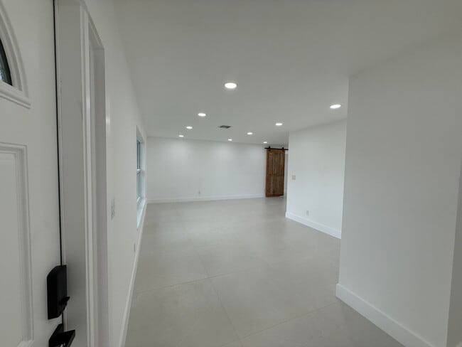 Building Photo - 137 Alcazar St