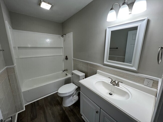 Building Photo - 1006 W C Street