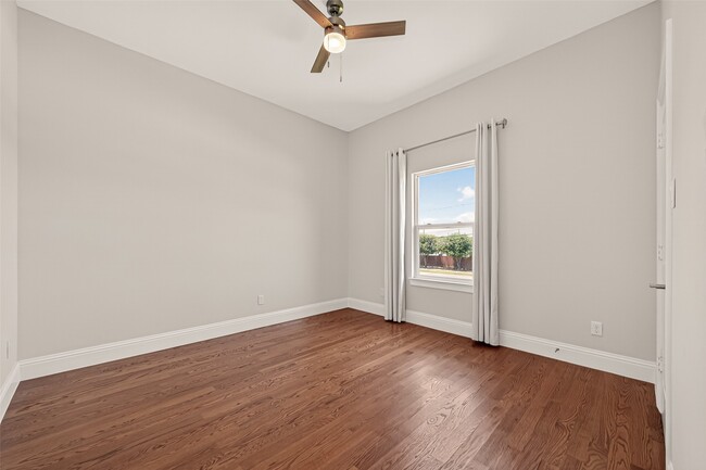Building Photo - 2211 Silverbonnet St