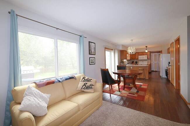 Building Photo - 3139 Bowfield Way