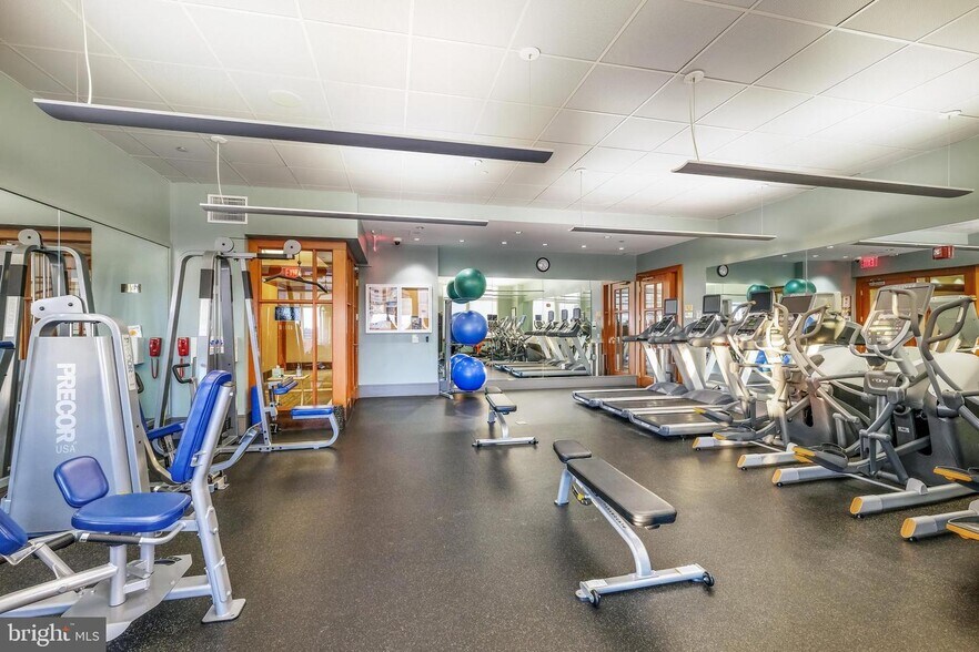 Building Photo - 440 S Broad St