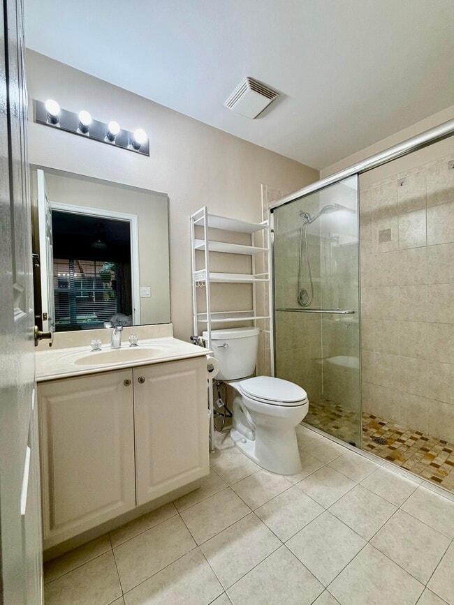 Building Photo - 1033 NE 17th Way