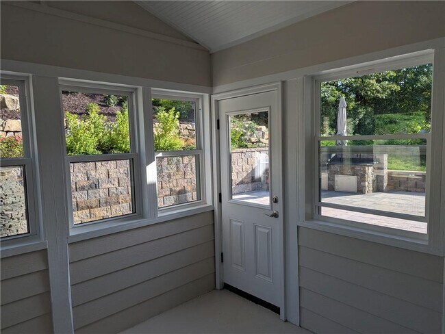 Building Photo - 4920 Hidden Meadow Dr