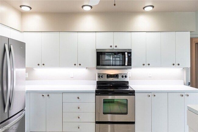 Building Photo - 8361 Trentwood Ct