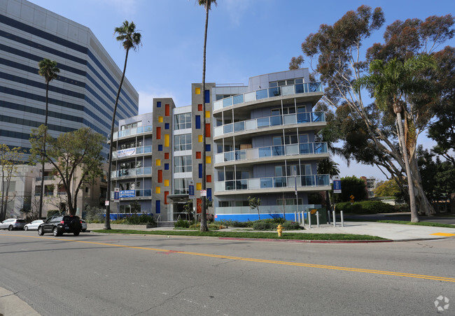 Building - The Tides Brentwood