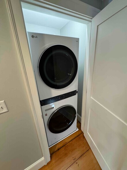 Building Photo - 393 Essex St