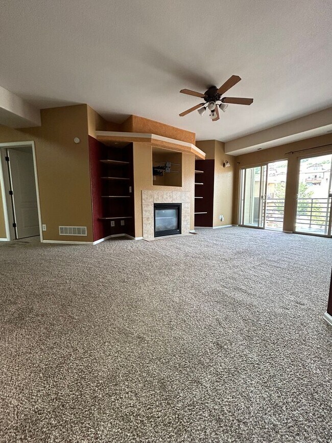 Building Photo - Charming 2 Bedroom 2 Bathroom Condominium in Mountain Shadows Area