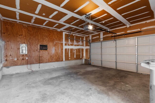 Building Photo - For Rent Newly Remodeled 3 Bed / 2 Bath Home