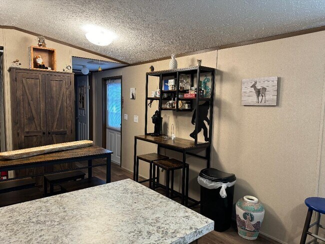 Building Photo - 9346 FL-20