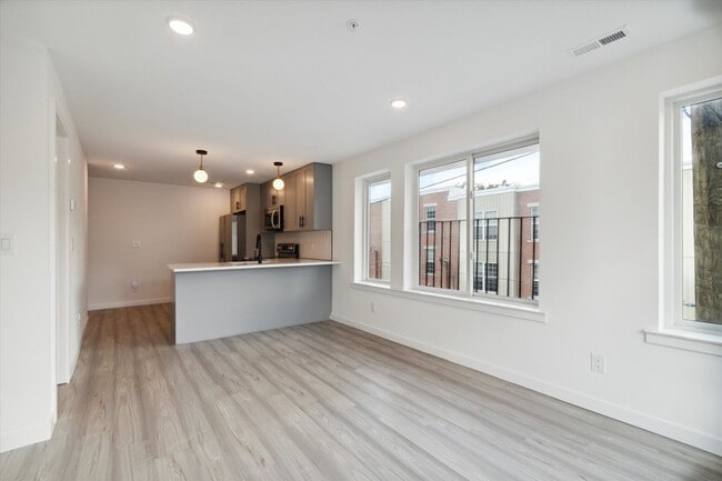 Building Photo - 1338 N 15th St