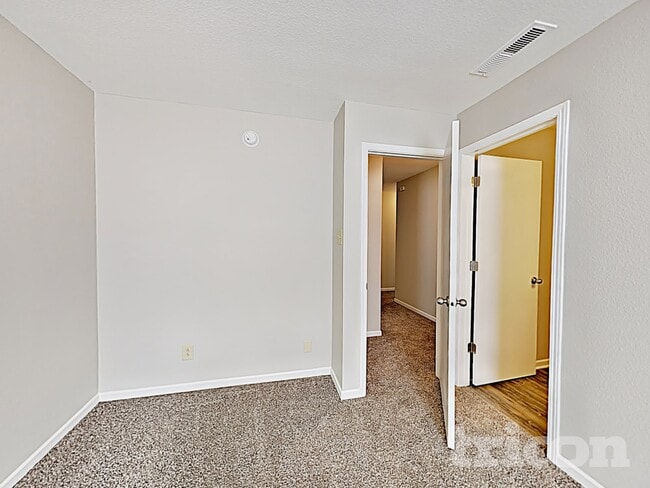 Building Photo - 695 Cross Wind Dr