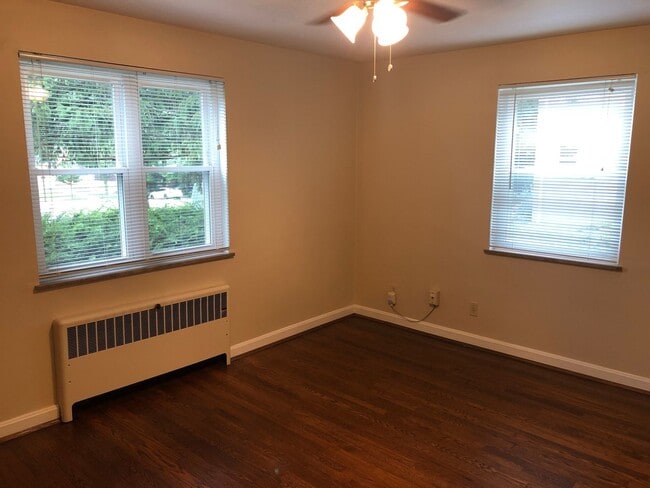 Building Photo - 5562 Beechmont Ave